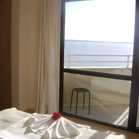 Poseidon מלון 3*