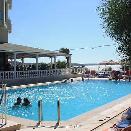 Poseidon מלון 3*