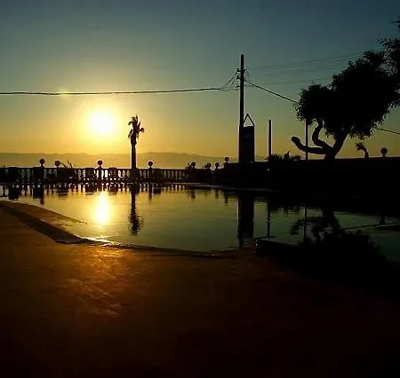 Poseidon מלון 3*